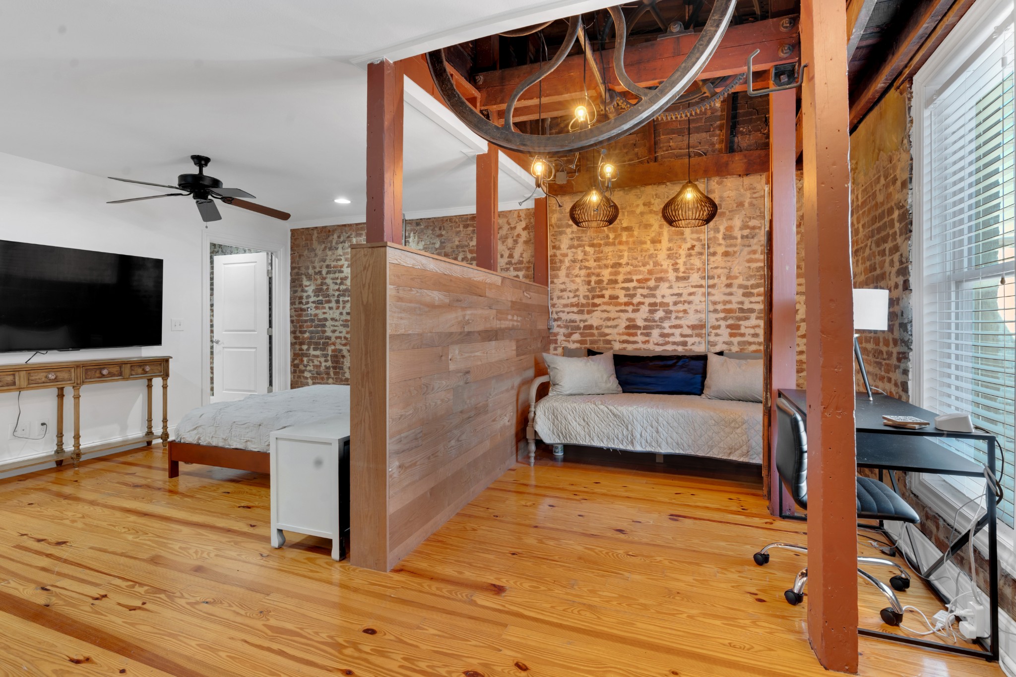7 S College St