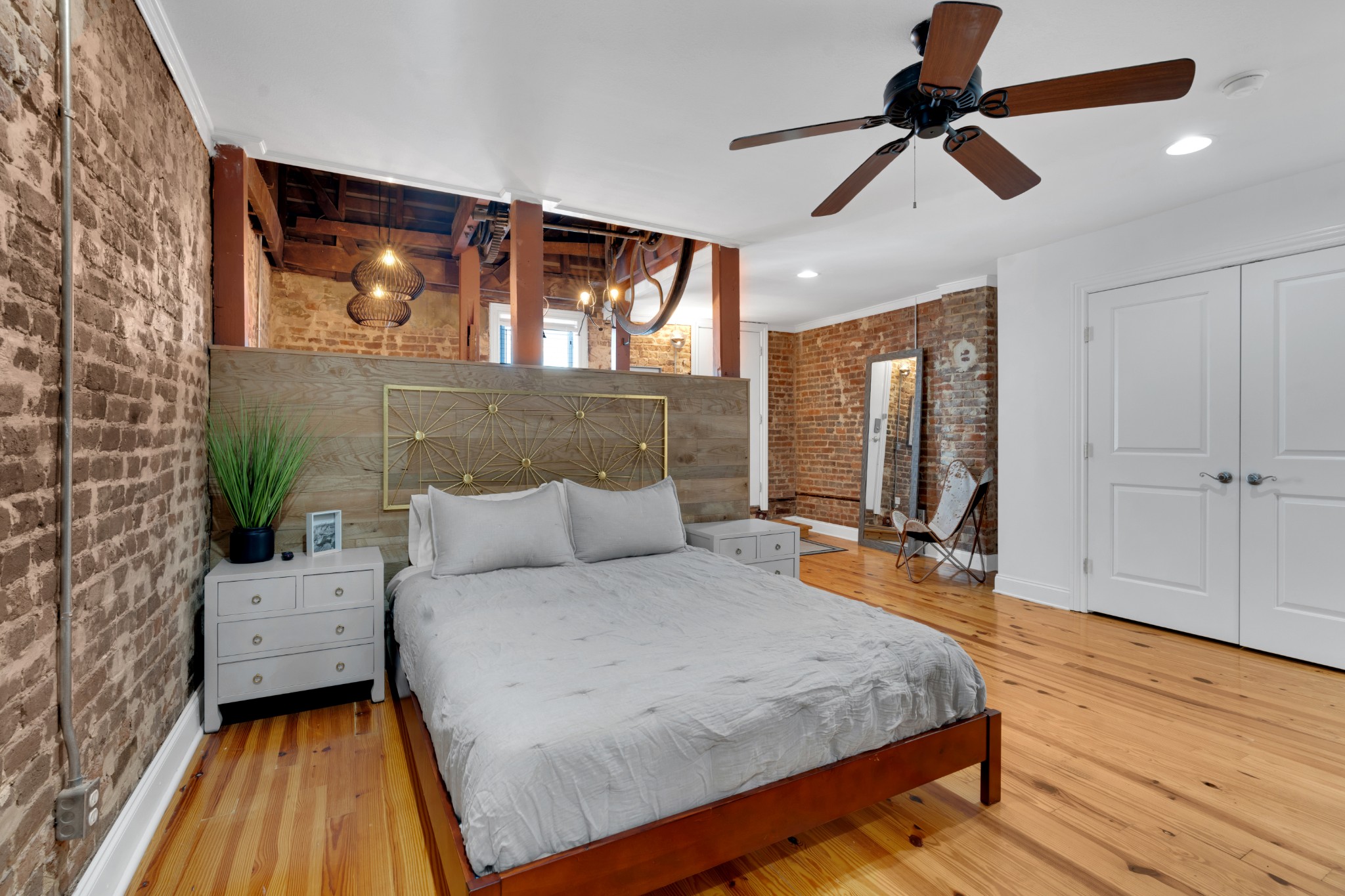 7 S College St