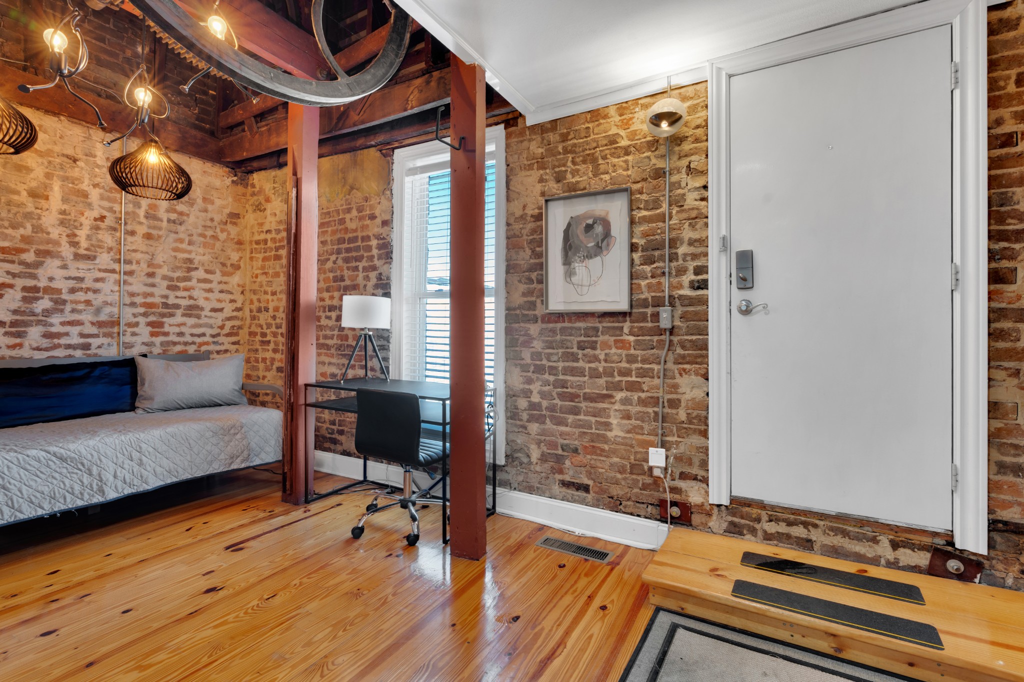 7 S College St