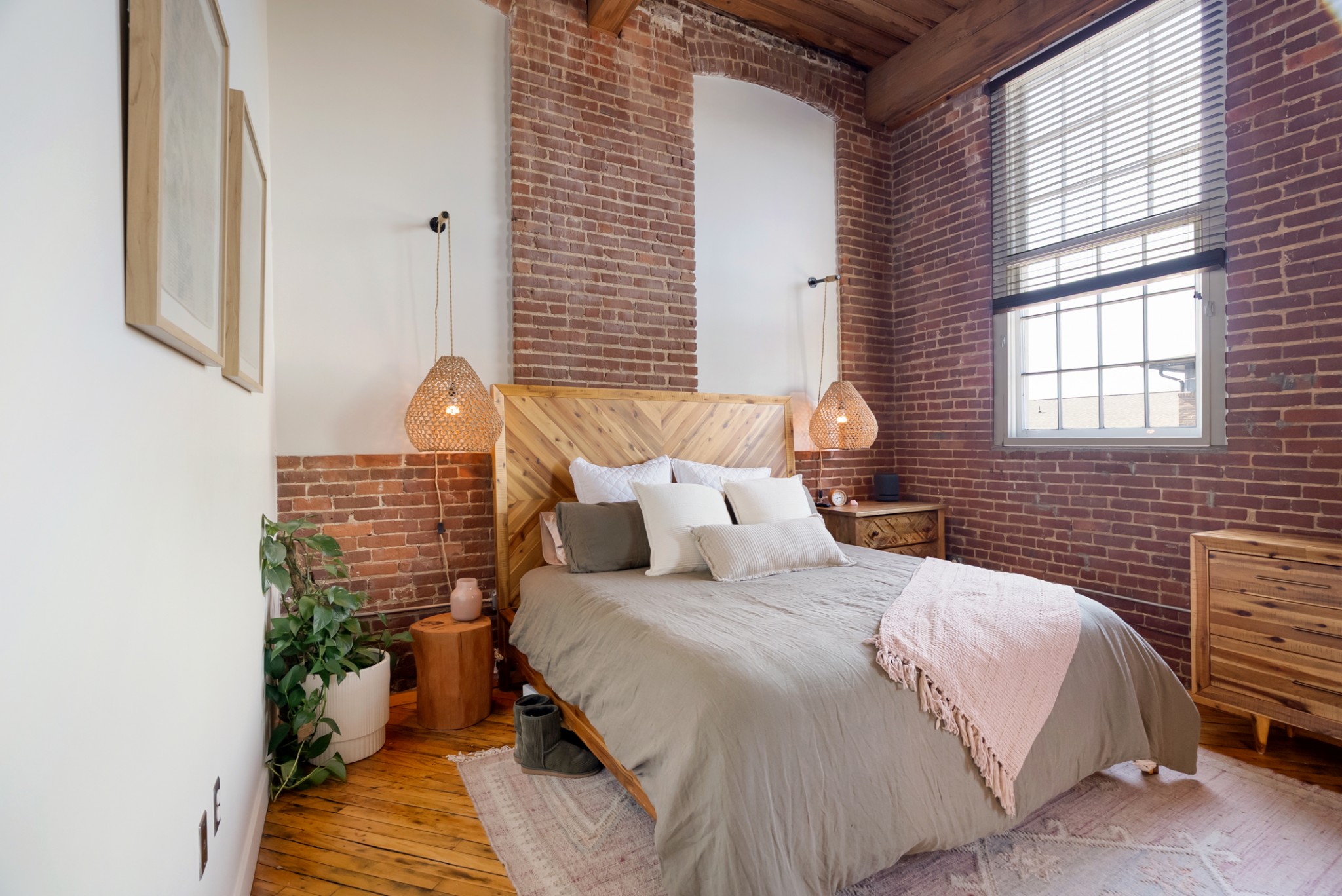 1400 Rosa L Parks Blvd Unit: 318