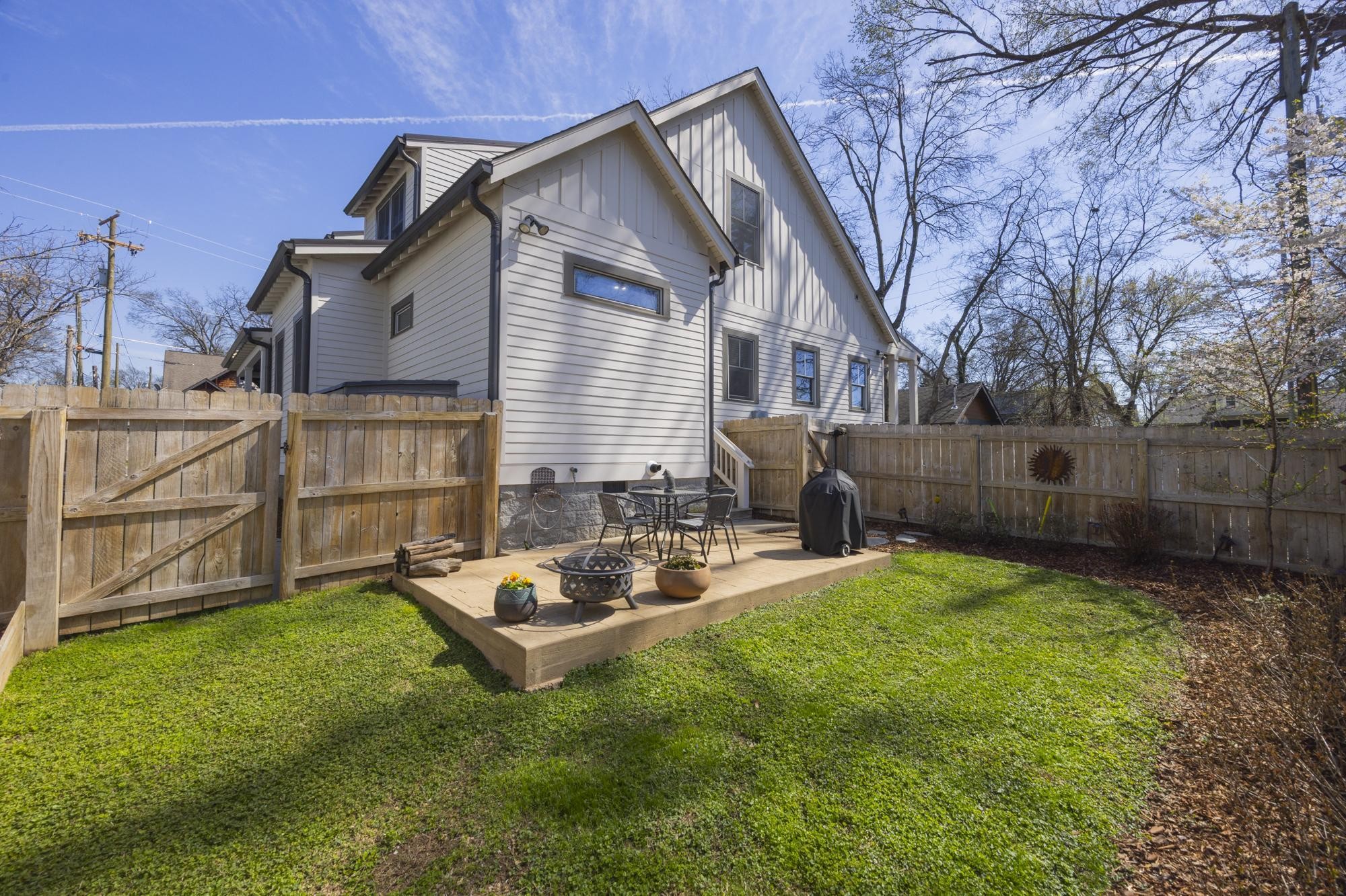 1208 Chapel Ave