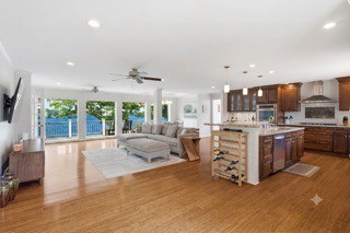 389 Green Harbor Rd
