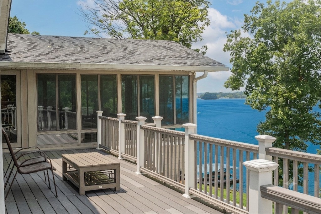 389 Green Harbor Rd