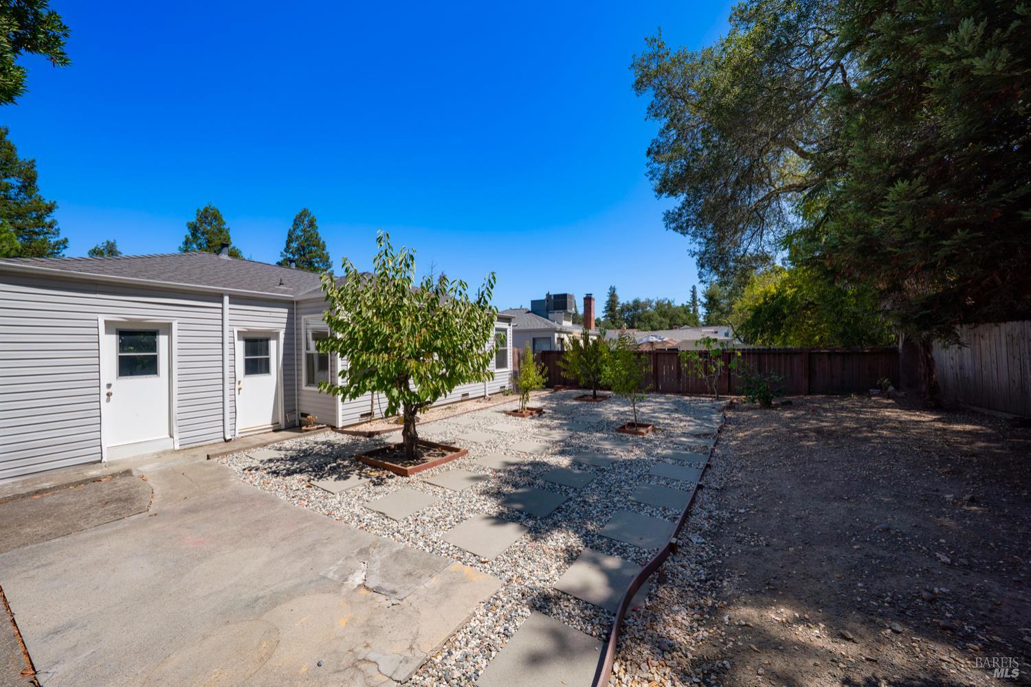1233 Kearney St