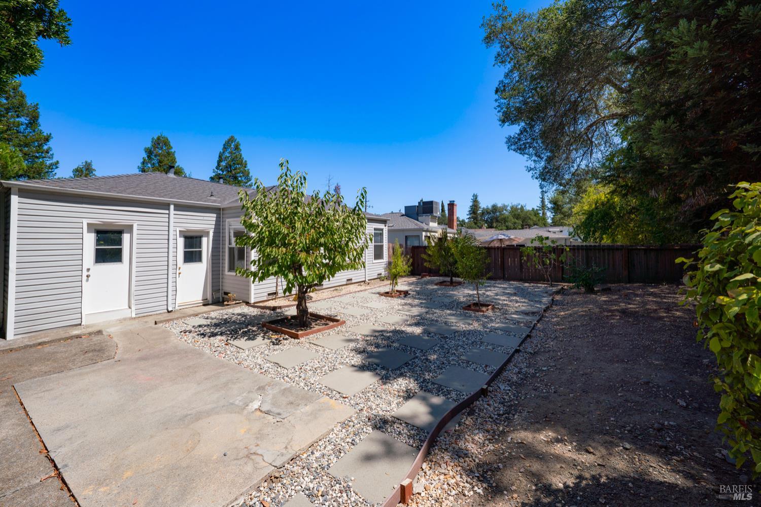 1233 Kearney St