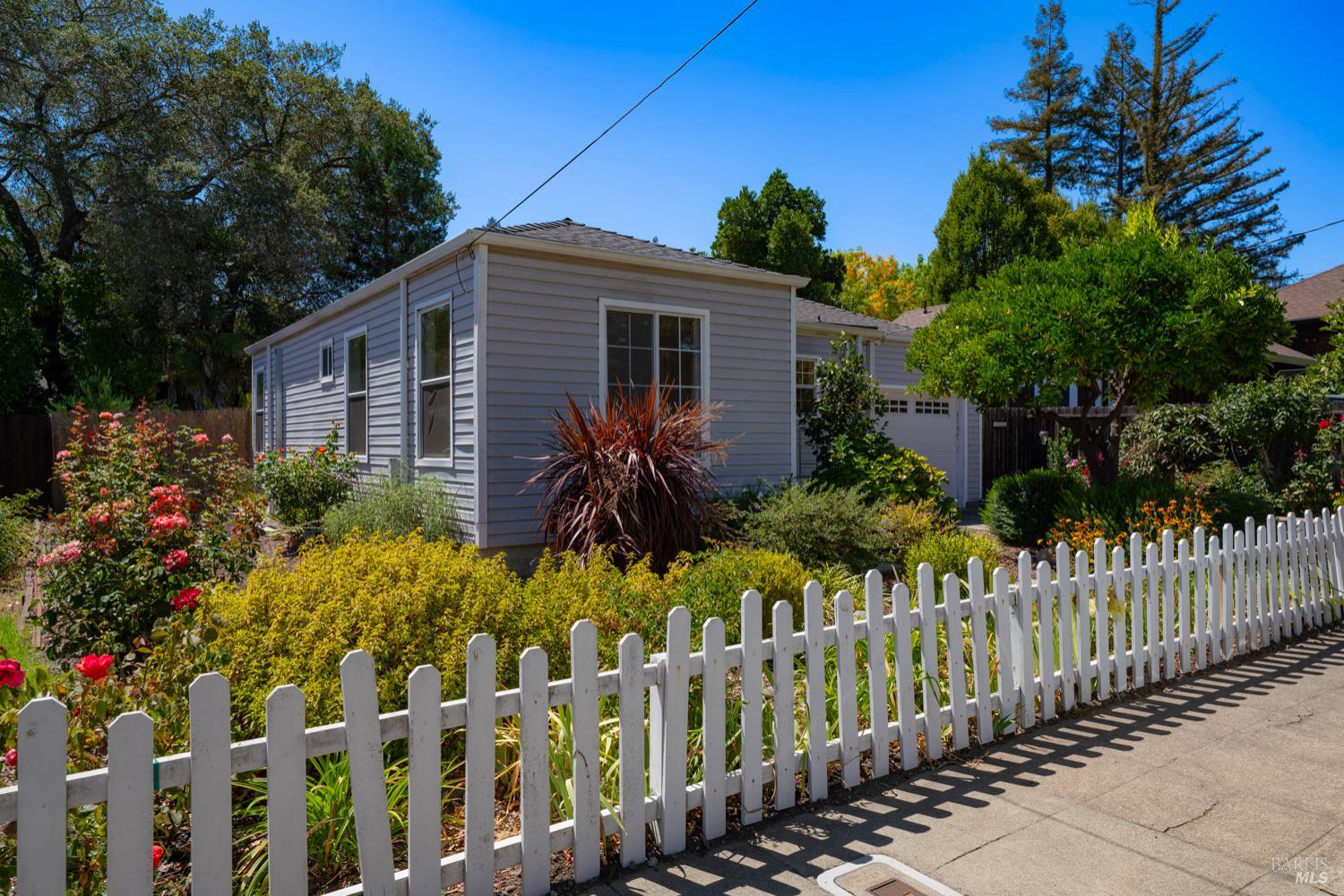 1233 Kearney St