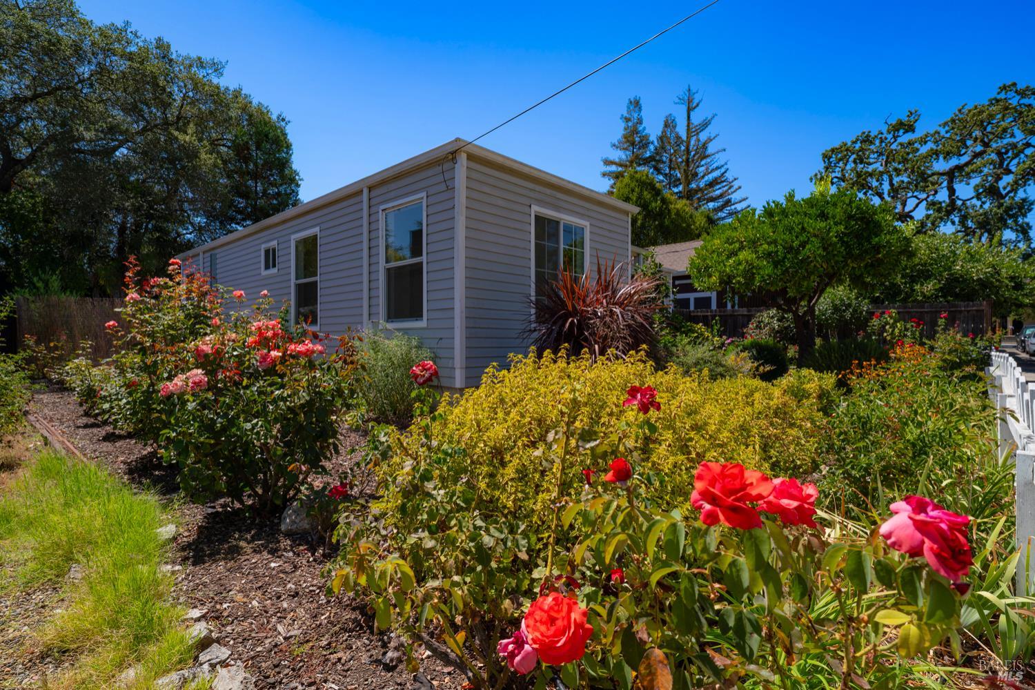 1233 Kearney St