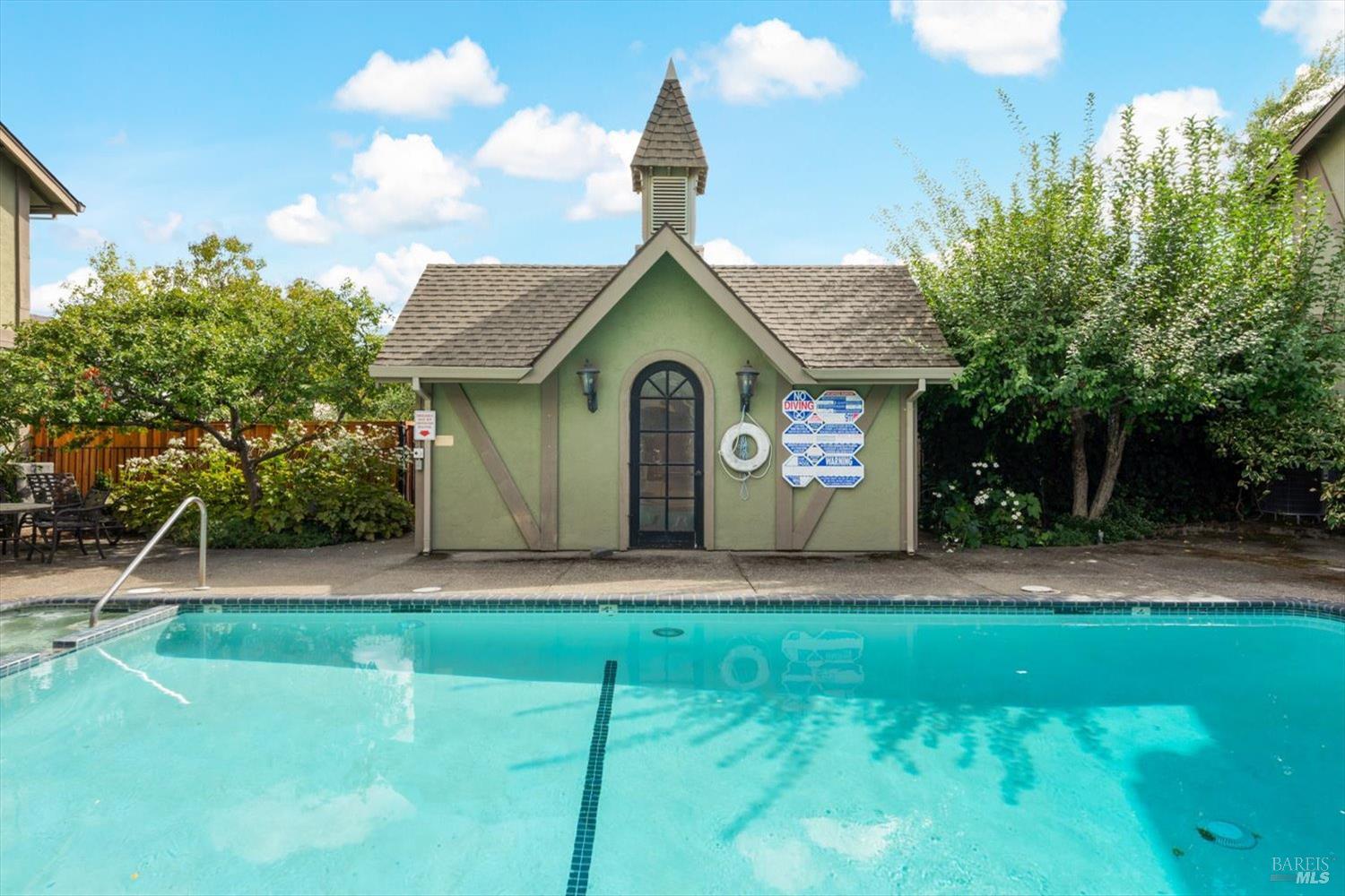 945 Hunt Ave
