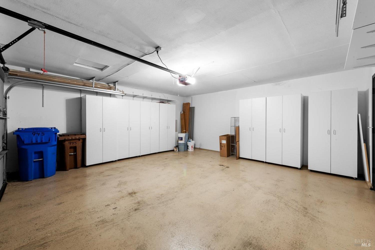 945 Hunt Ave