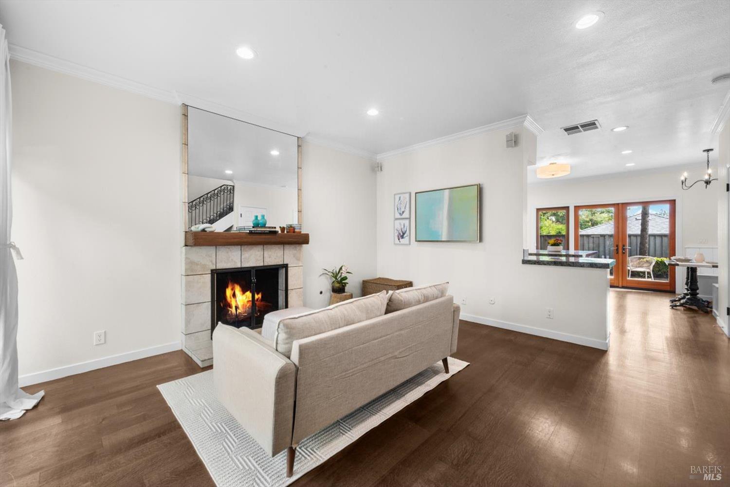945 Hunt Ave
