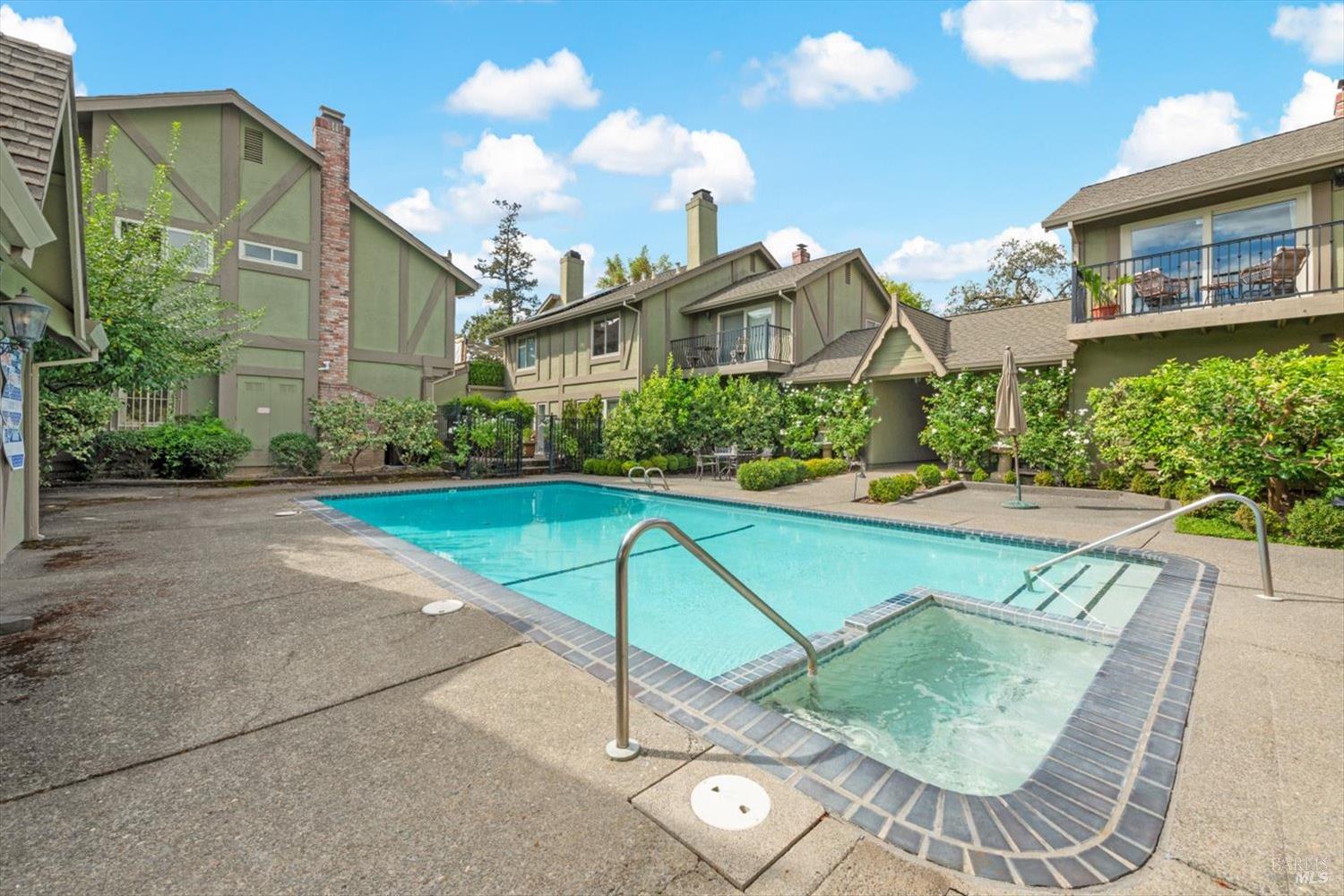 945 Hunt Ave