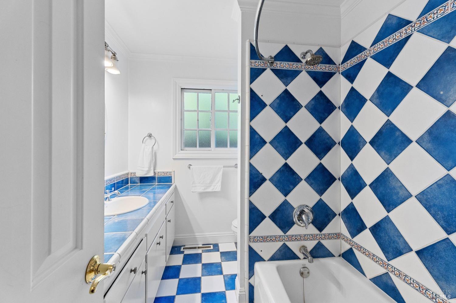 1040 Valley View Street