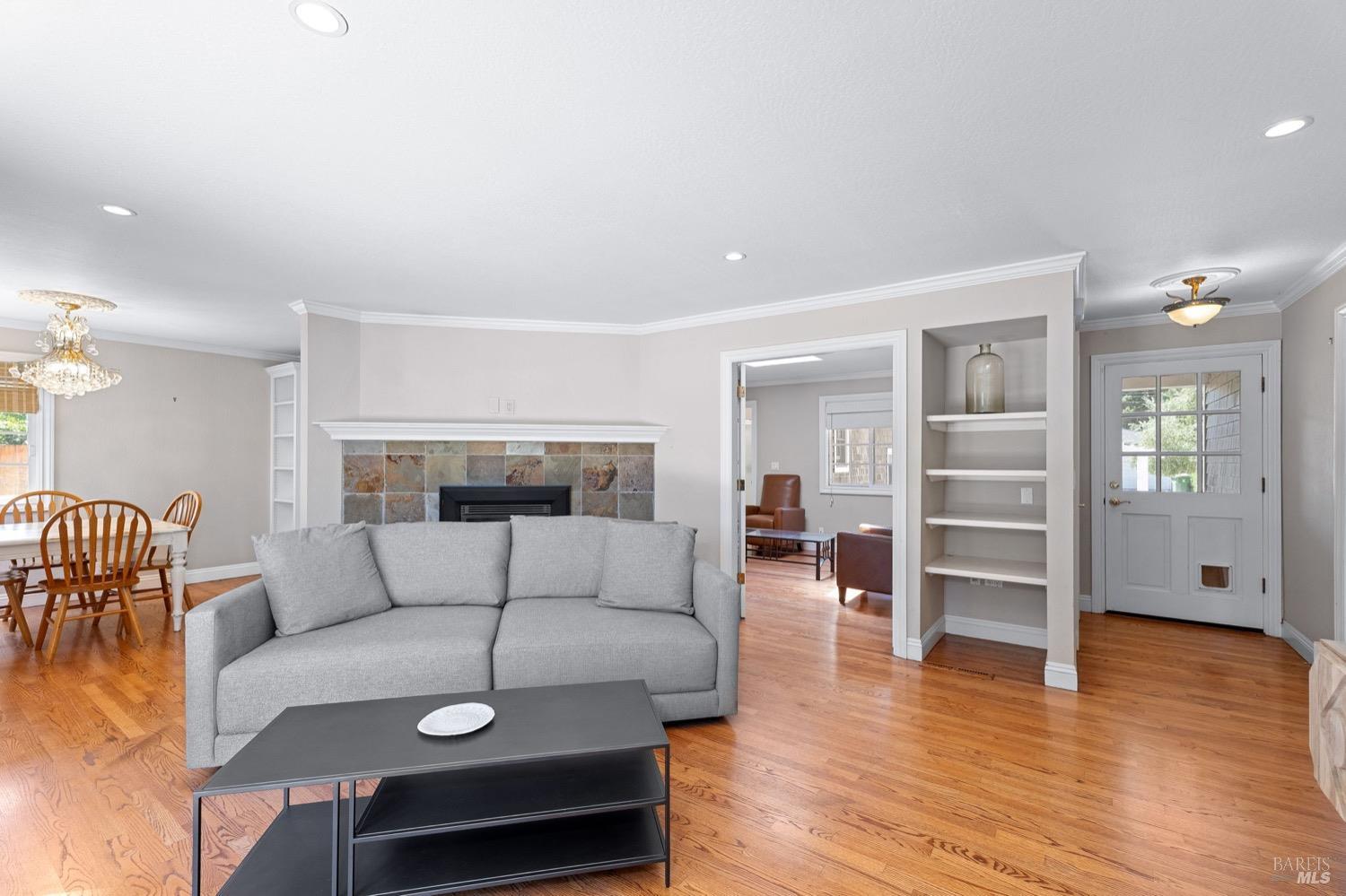 1040 Valley View Street