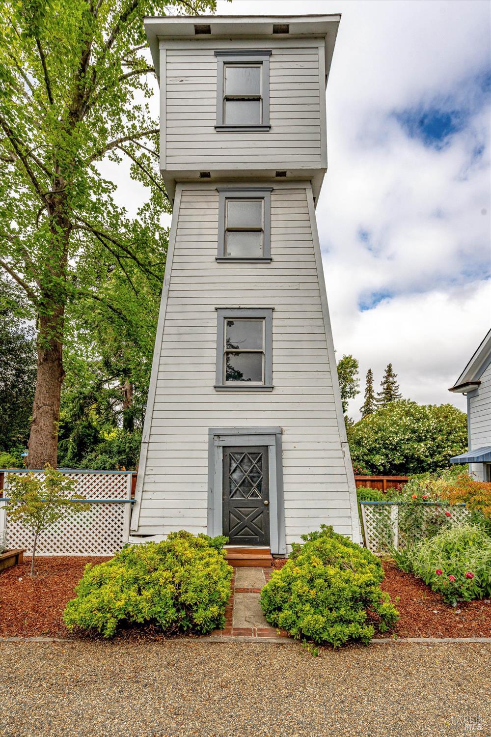 2026 W F Street