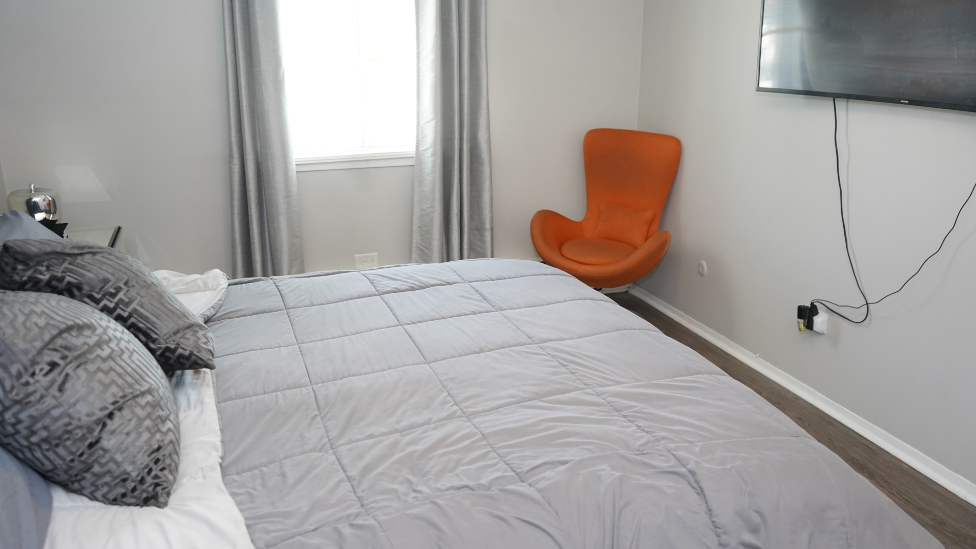 5333 Waterbury Way Unit: 504A