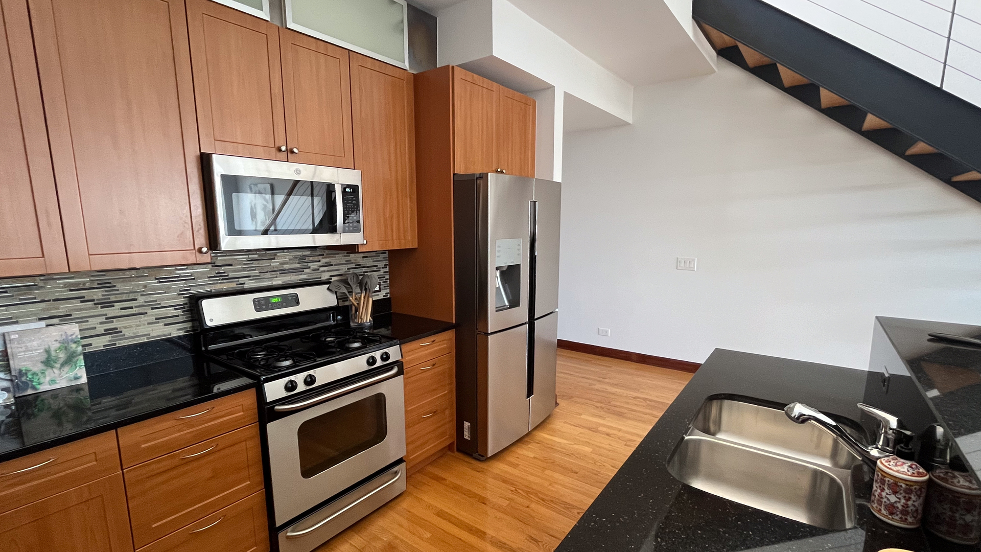 808 N Greenview Avenue Unit: 4A