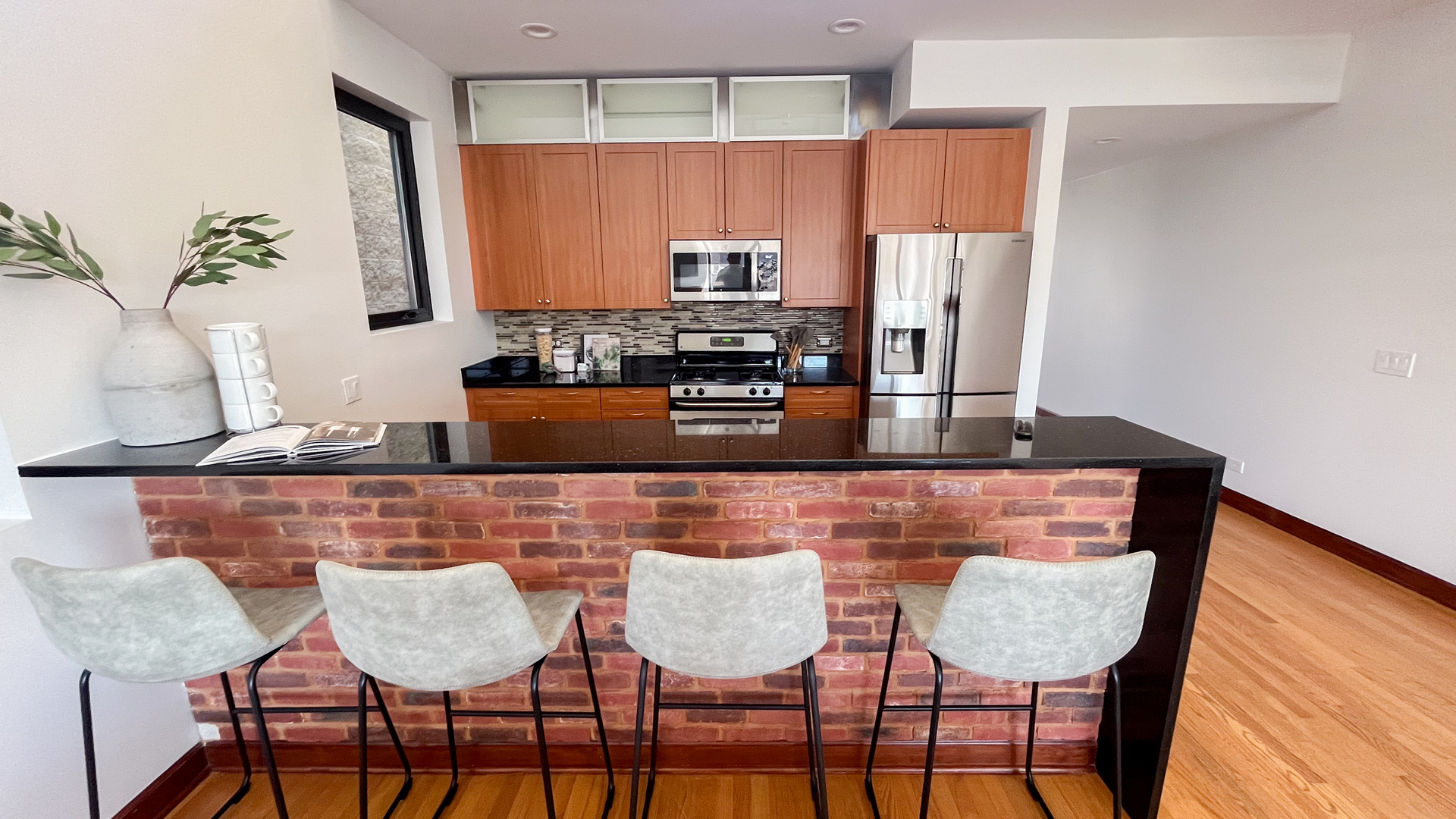 808 N Greenview Avenue Unit: 4A