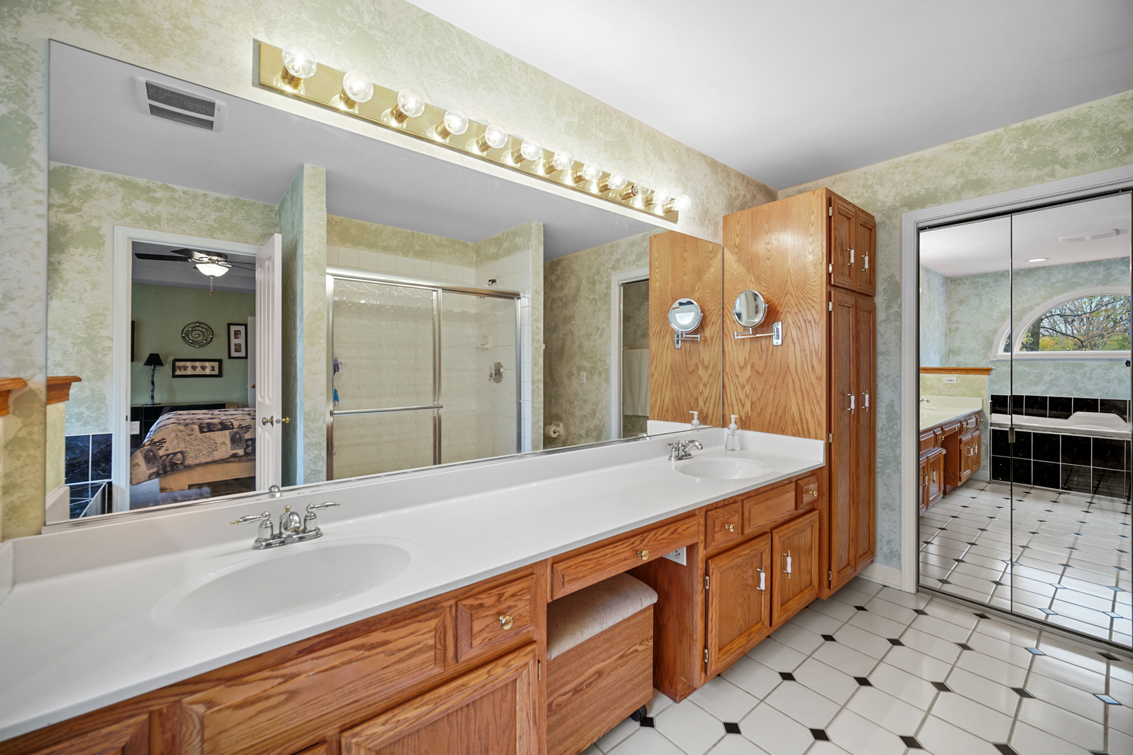 14818 S Hawthorn Circle