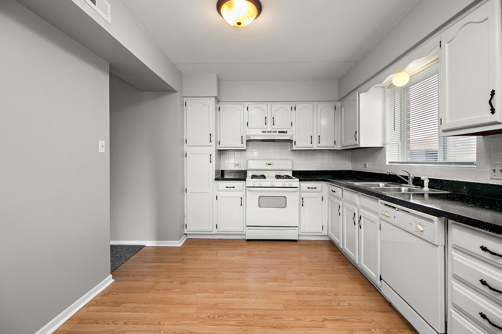 8154 168th Place Unit: 1-E