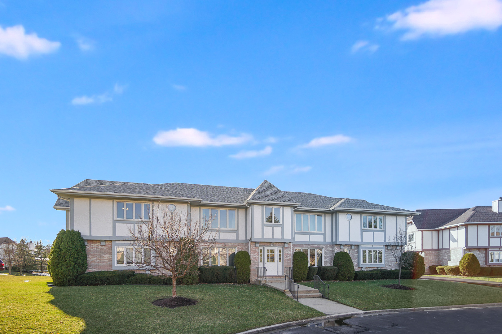 8 Saint Moritz Drive Unit: 201