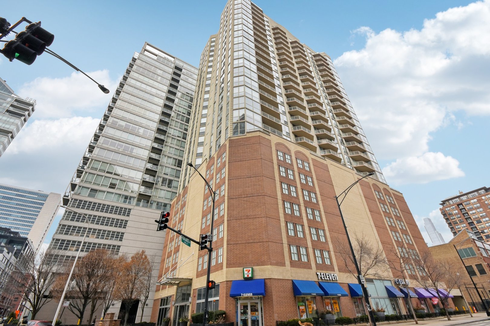 645 N KINGSBURY Street Unit: 2006