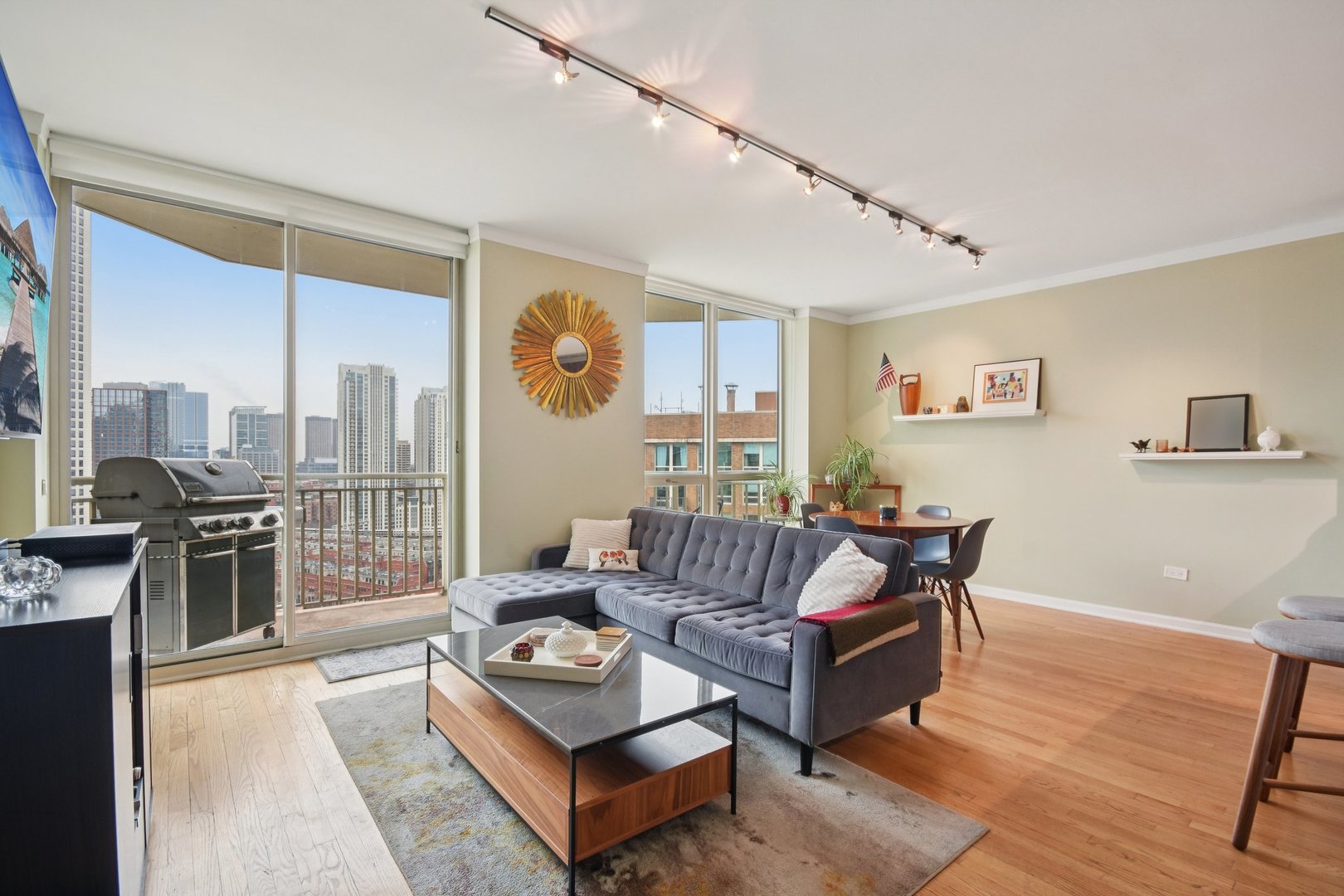 645 N KINGSBURY Street Unit: 2006