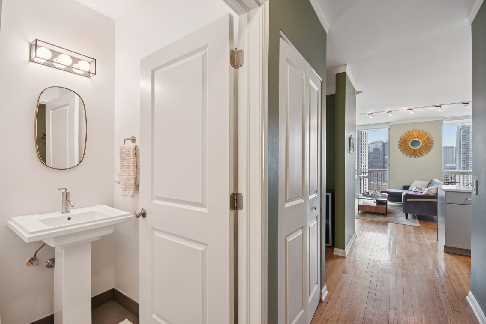 645 N KINGSBURY Street Unit: 2006