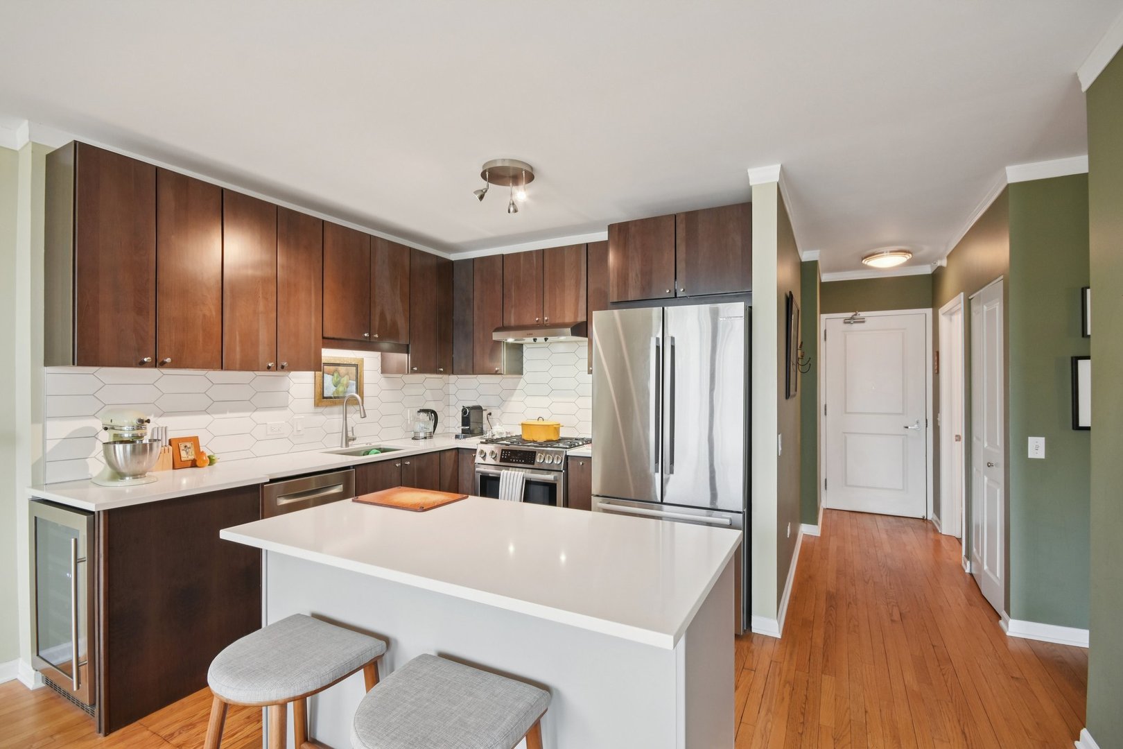 645 N KINGSBURY Street Unit: 2006