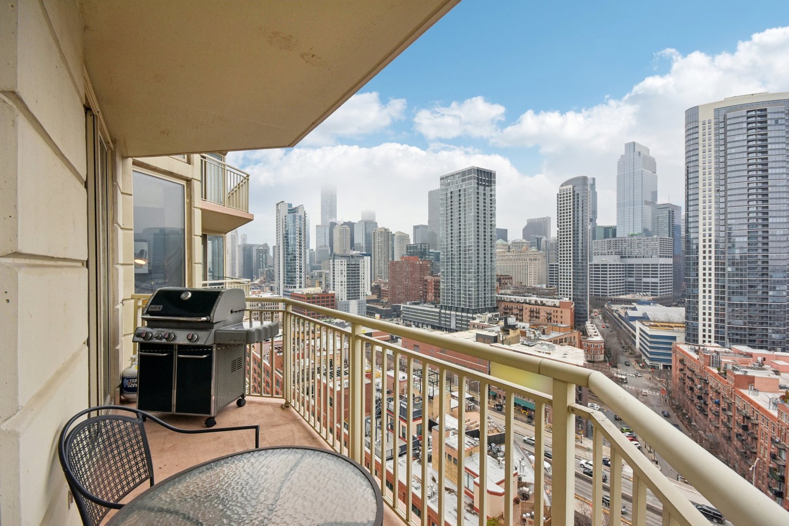 645 N KINGSBURY Street Unit: 2006