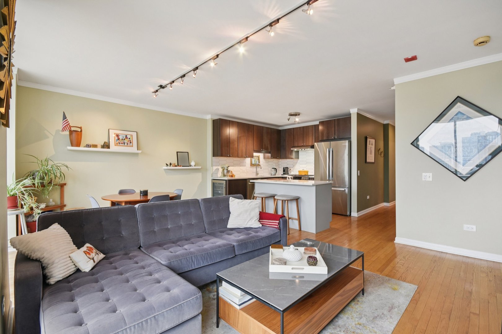 645 N KINGSBURY Street Unit: 2006