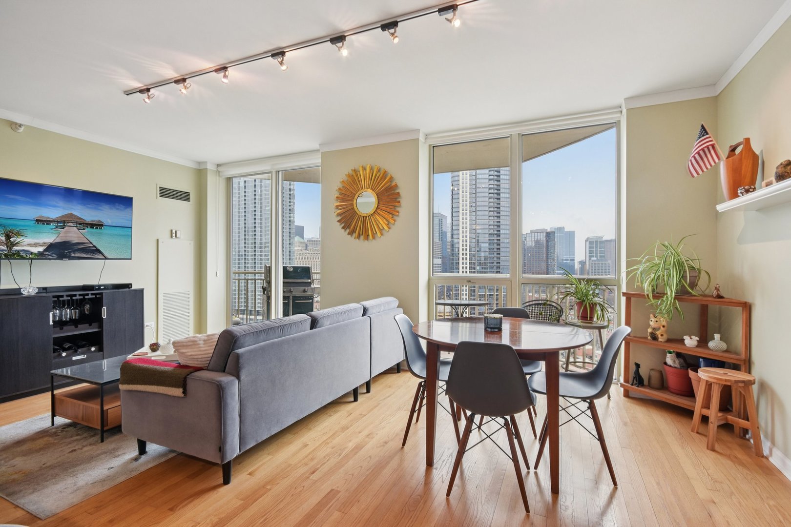 645 N KINGSBURY Street Unit: 2006