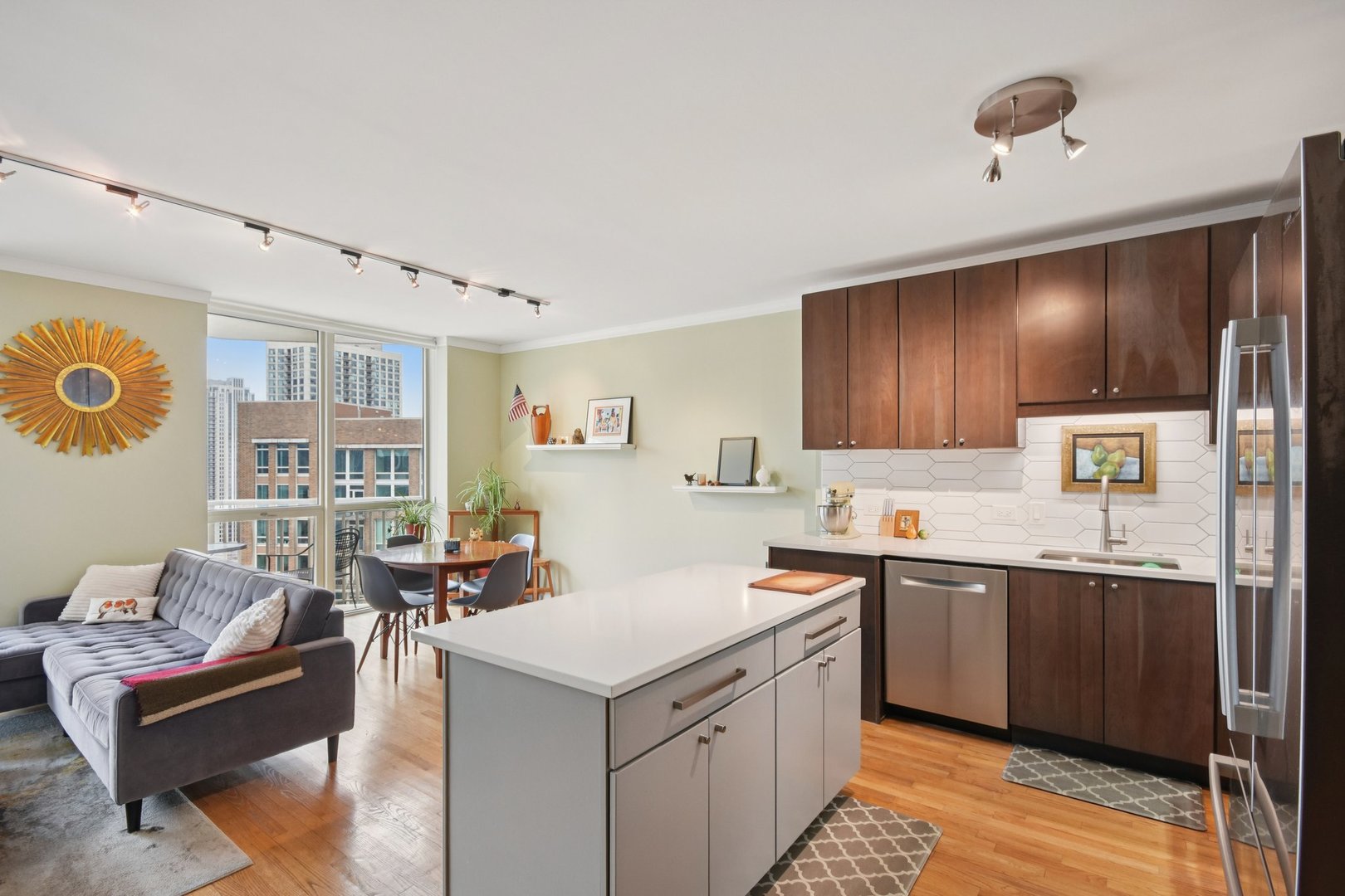 645 N KINGSBURY Street Unit: 2006