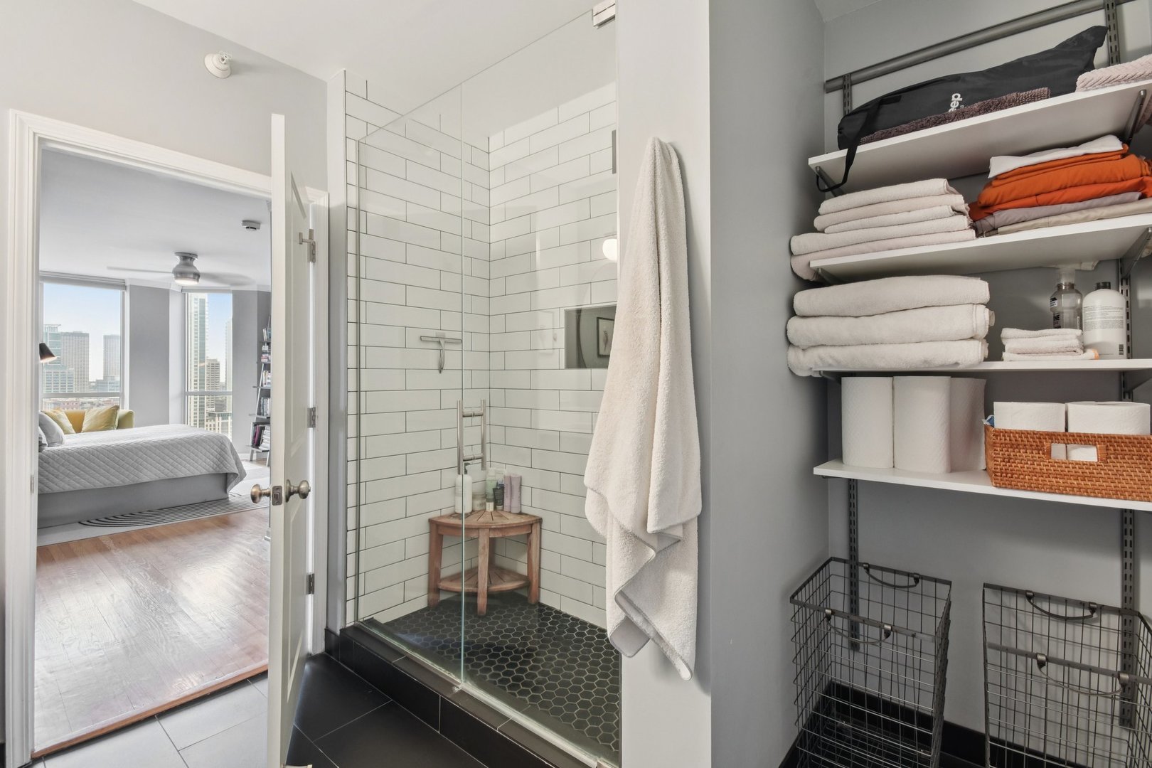 645 N KINGSBURY Street Unit: 2006