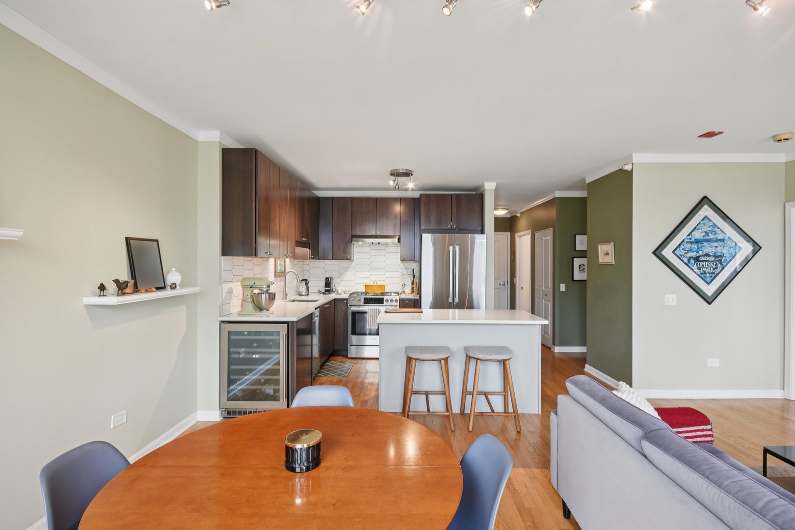 645 N KINGSBURY Street Unit: 2006