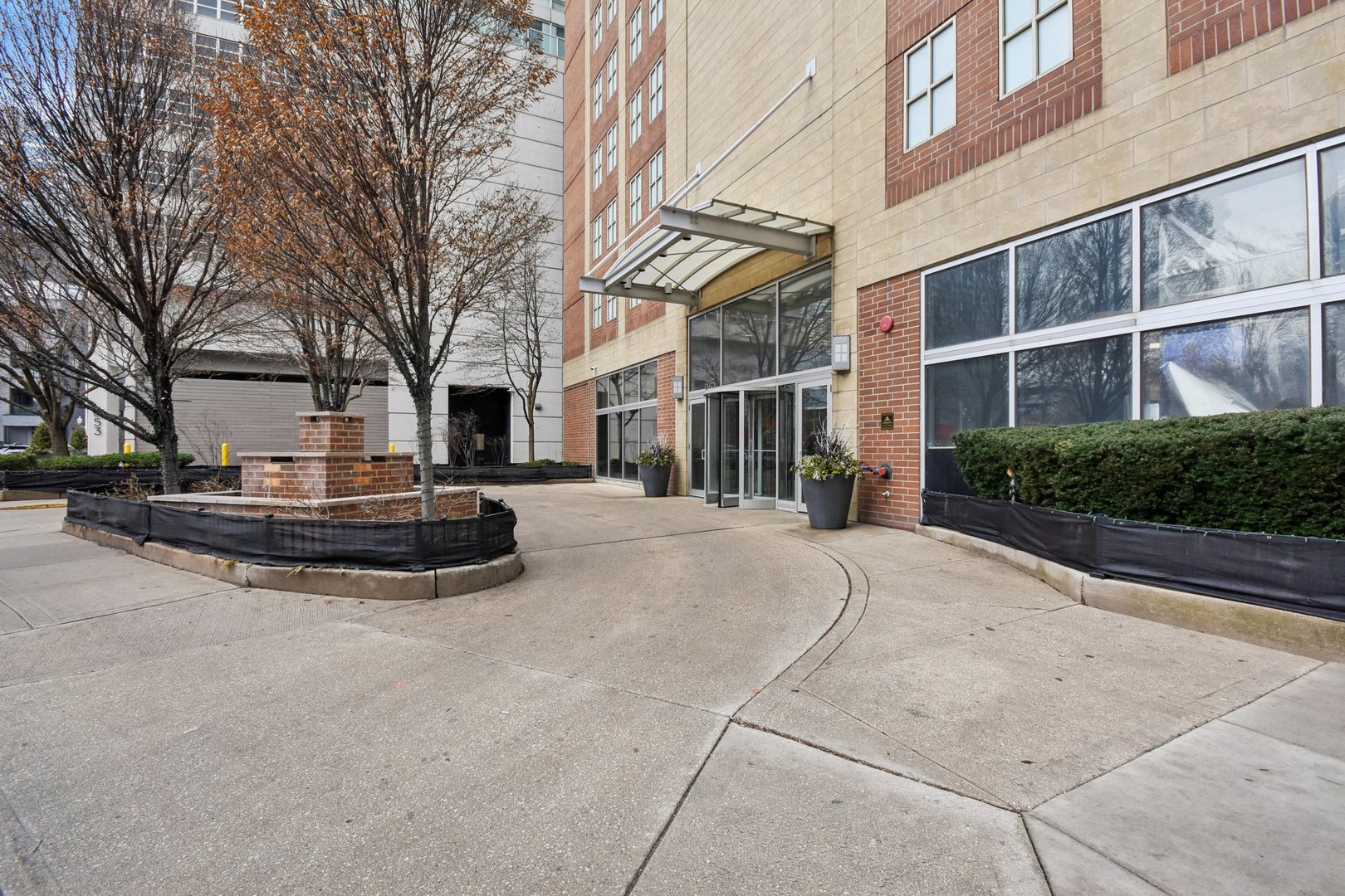 645 N KINGSBURY Street Unit: 2006