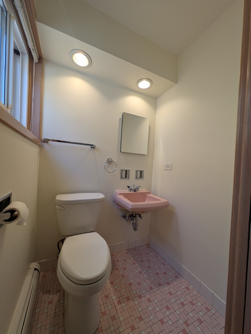 6537 N Natoma Avenue Unit: 2