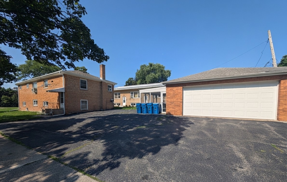 300 Burlington Avenue Unit: 2NDFL