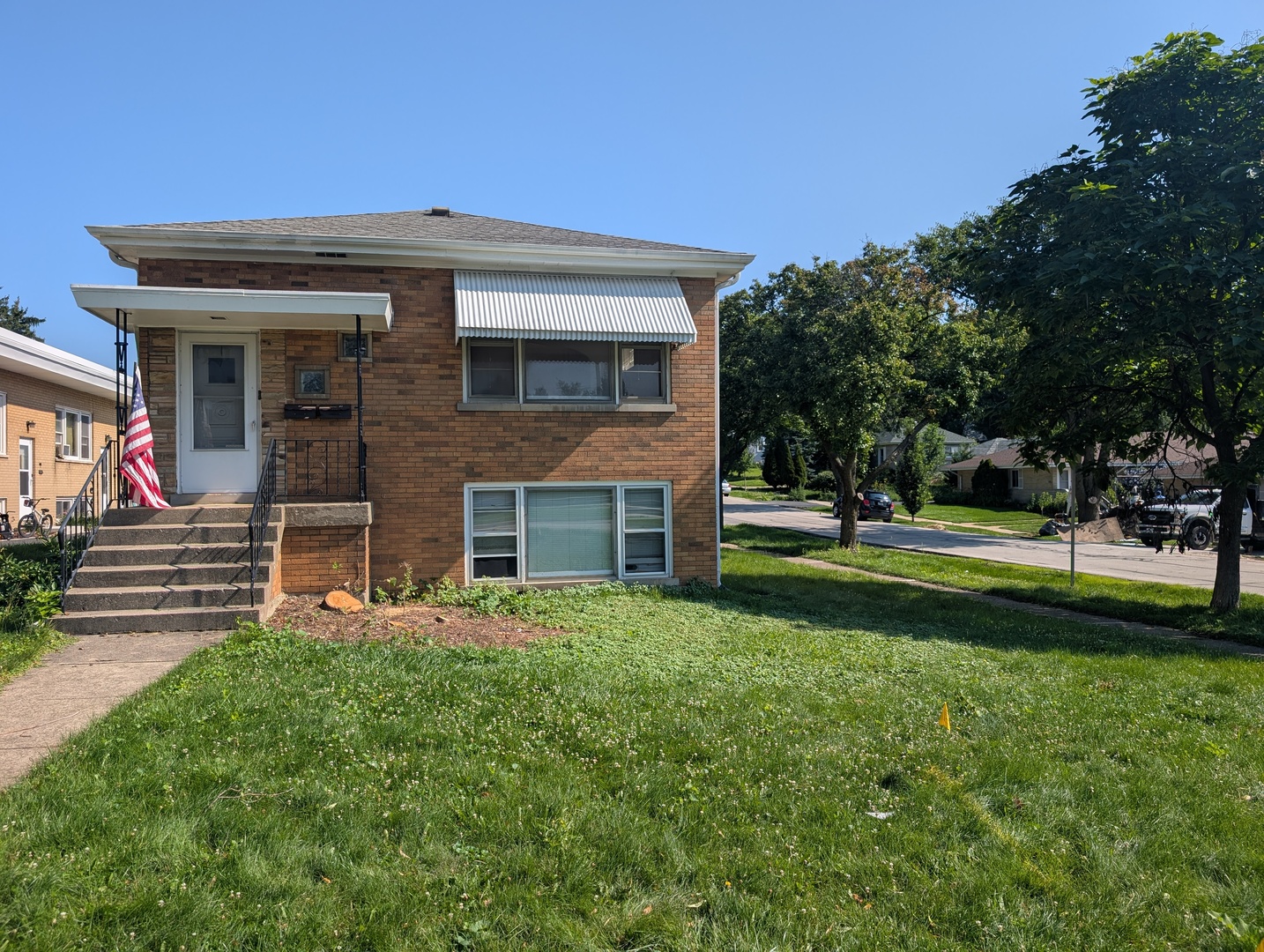 300 Burlington Avenue Unit: 2NDFL