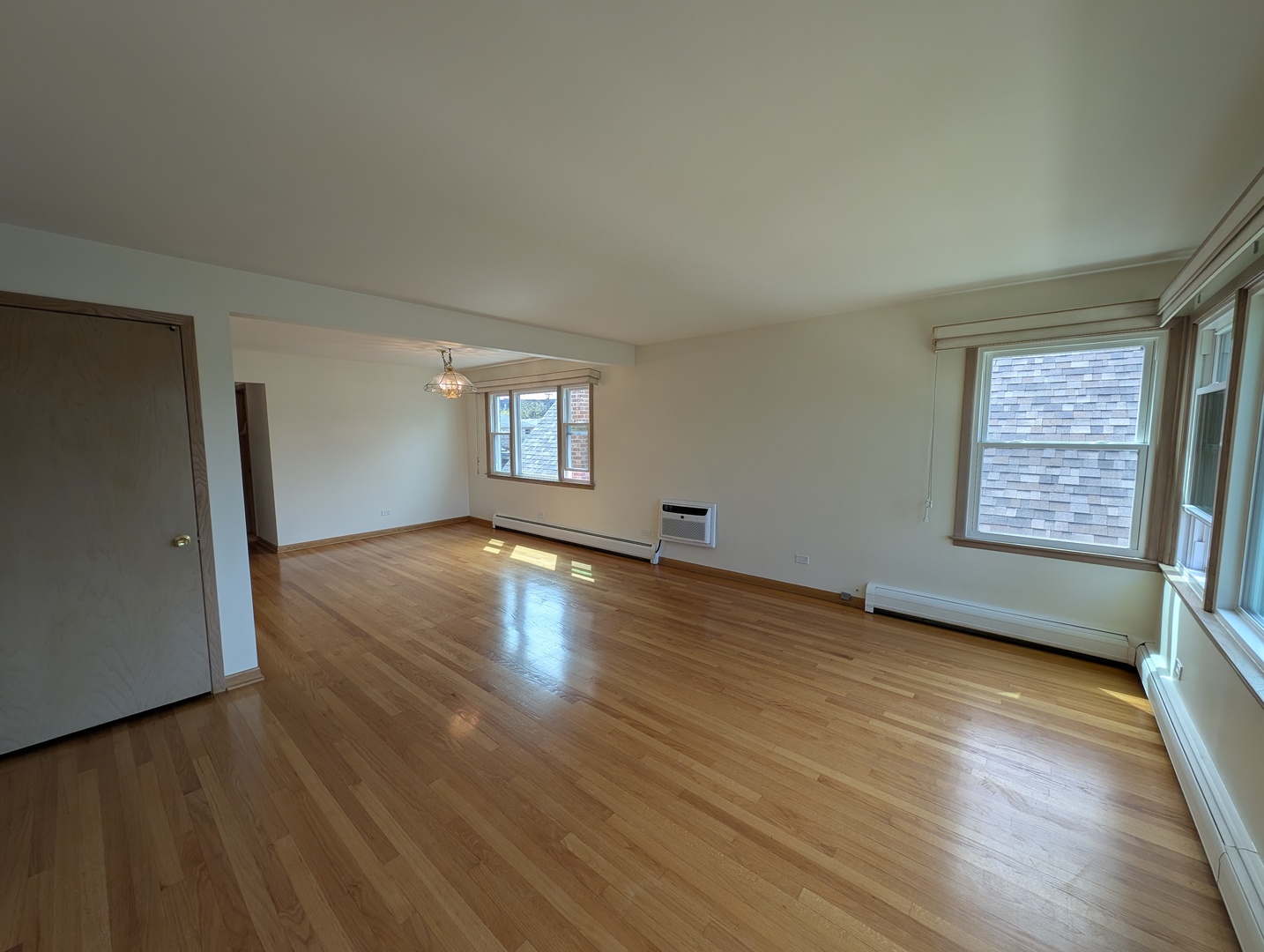 6537 N Natoma Avenue Unit: 2