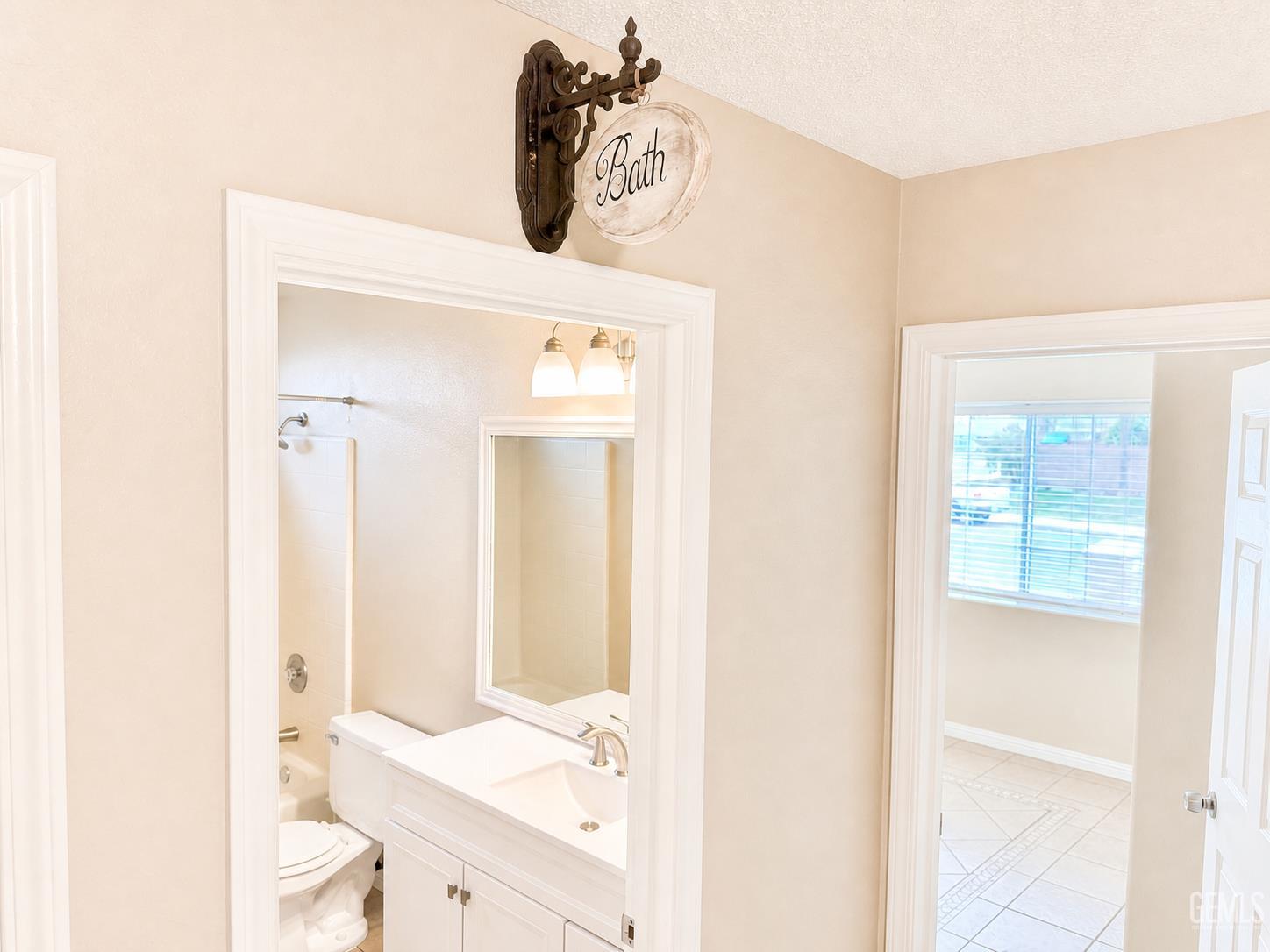 3125 Silver Spur Way
