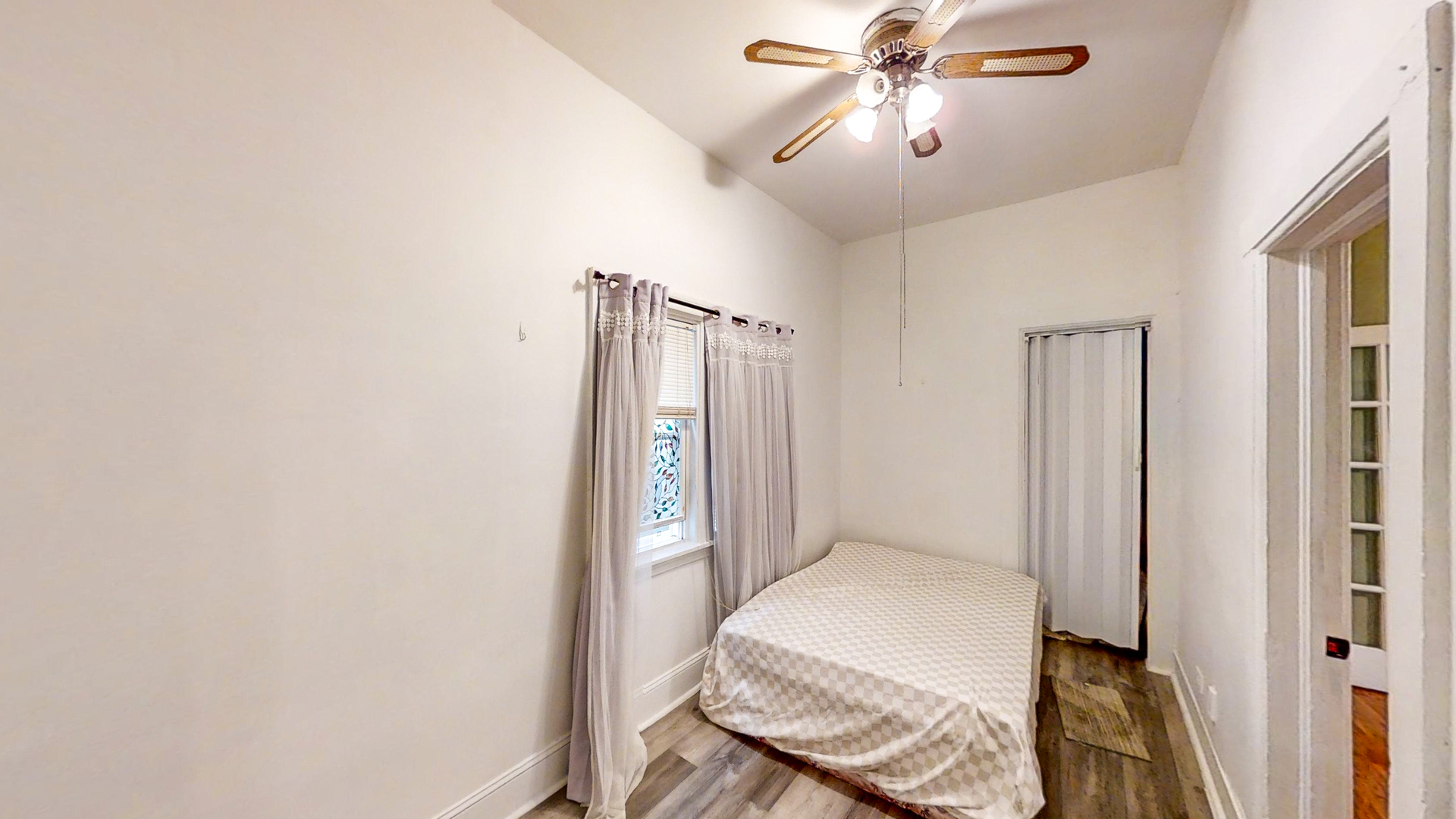 2541 W Moffat Street