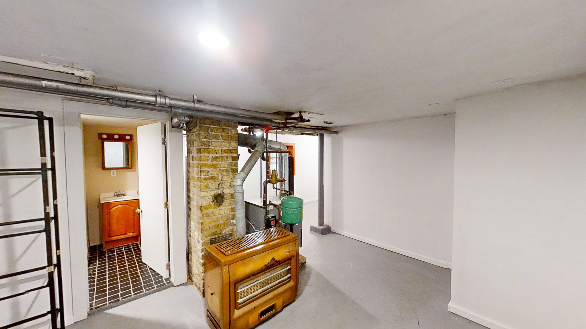 2541 W Moffat Street