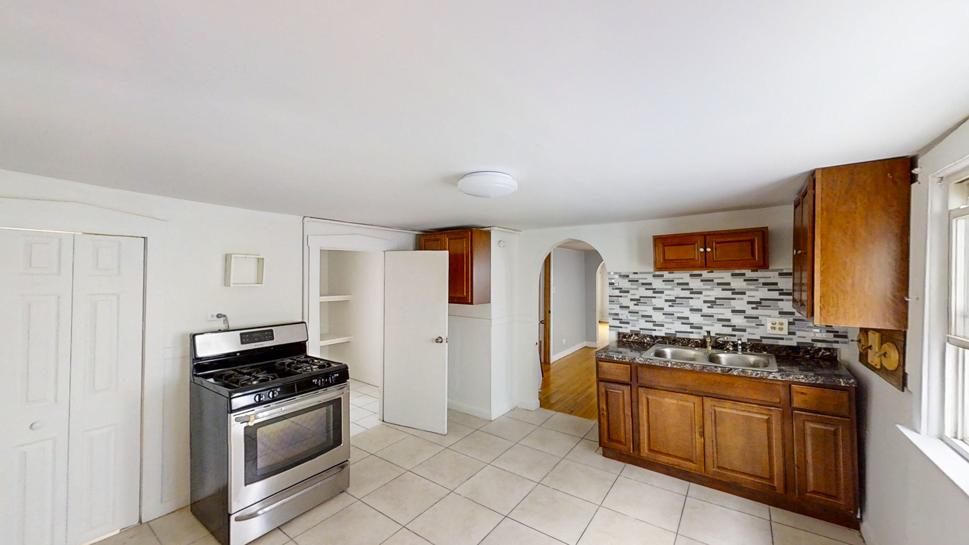 2541 W Moffat Street