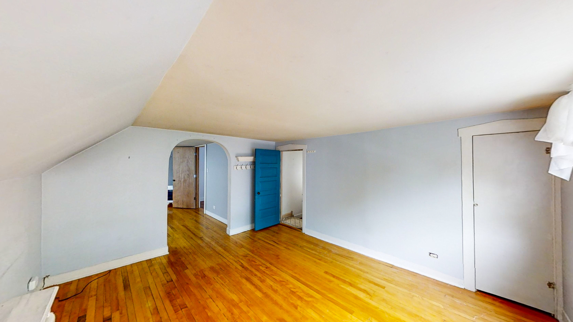 2541 W Moffat Street