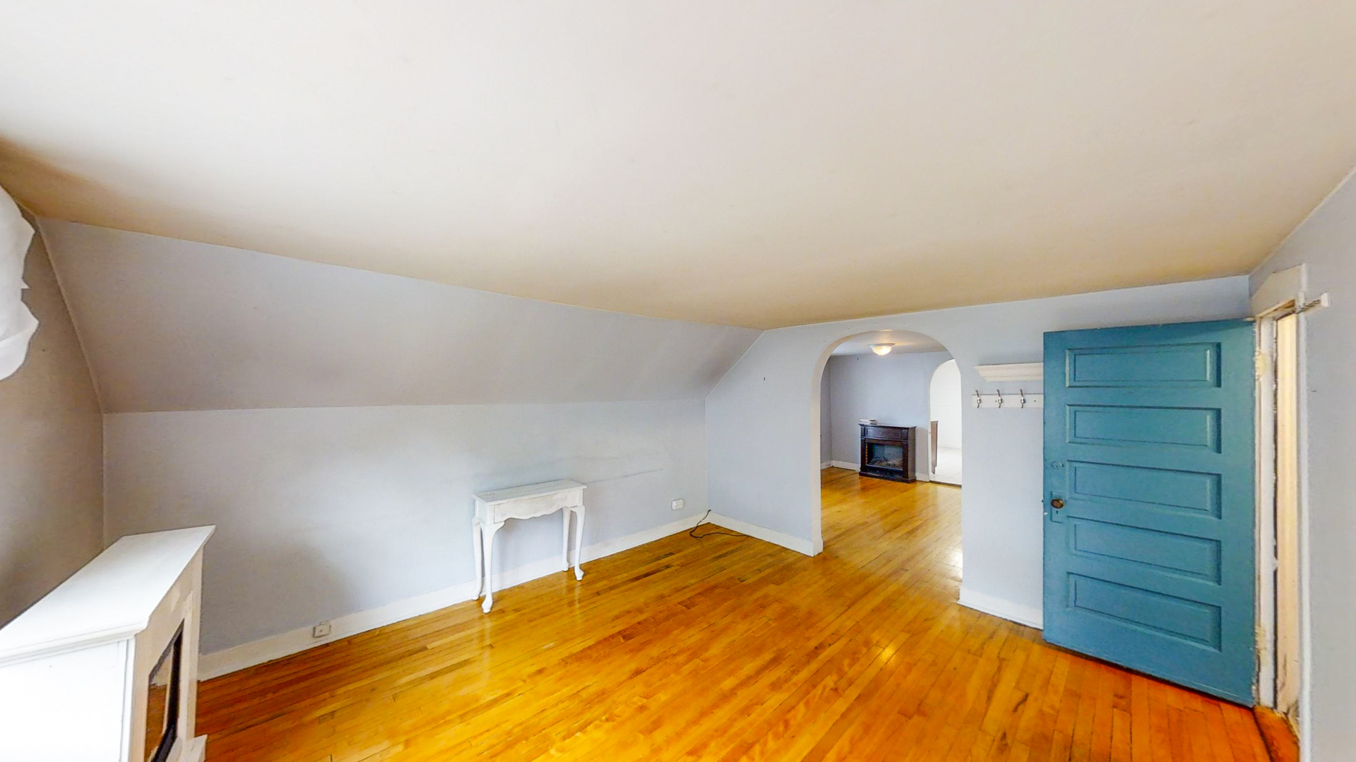 2541 W Moffat Street