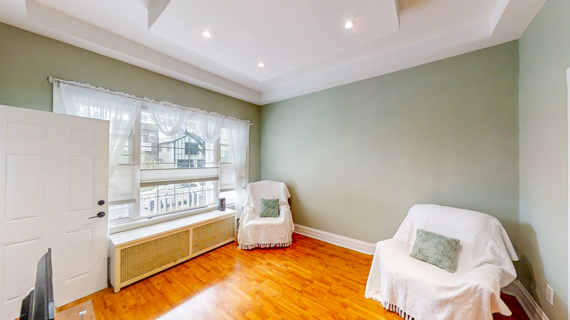 2541 W Moffat Street