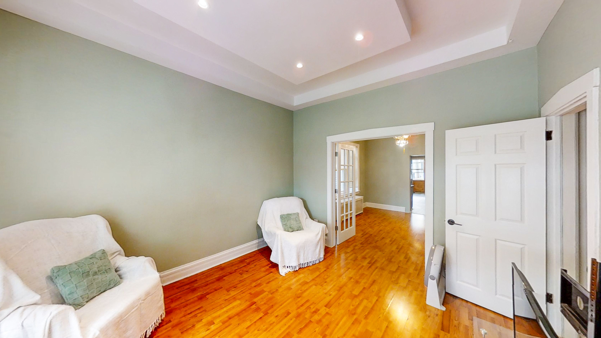 2541 W Moffat Street