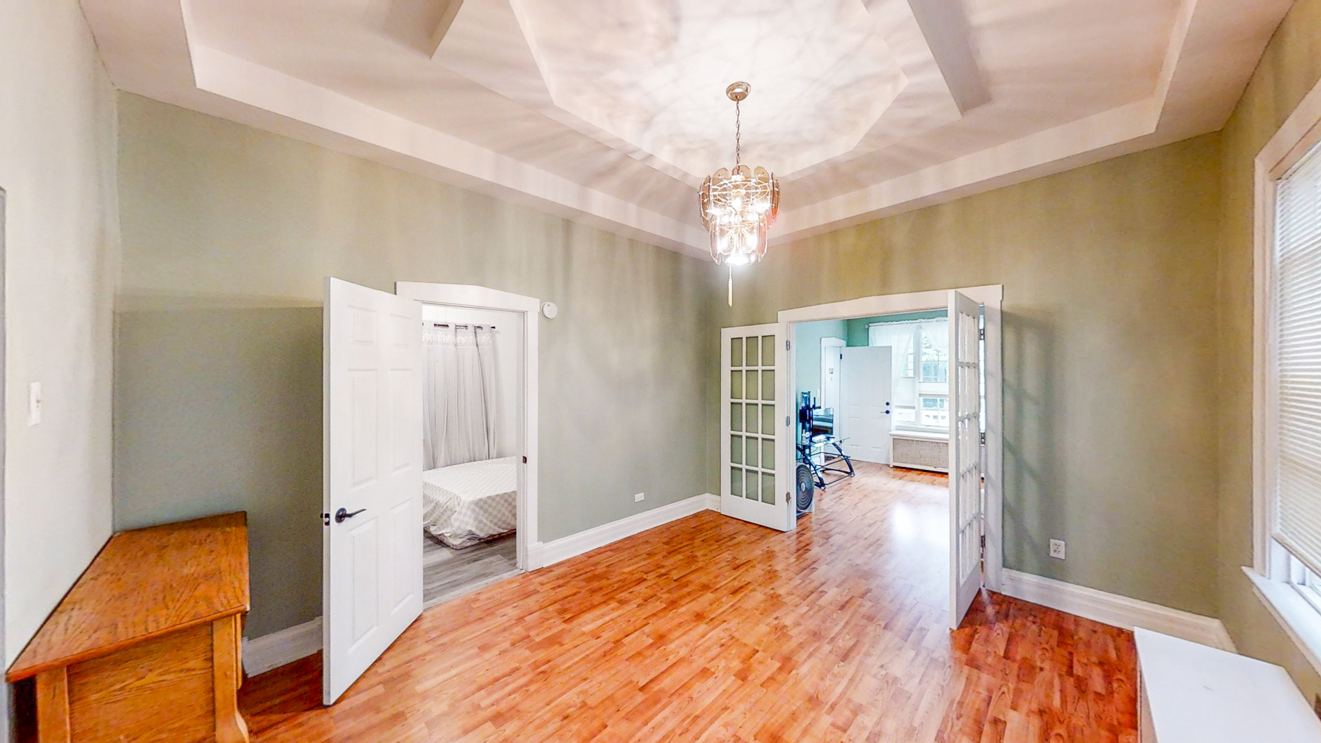 2541 W Moffat Street