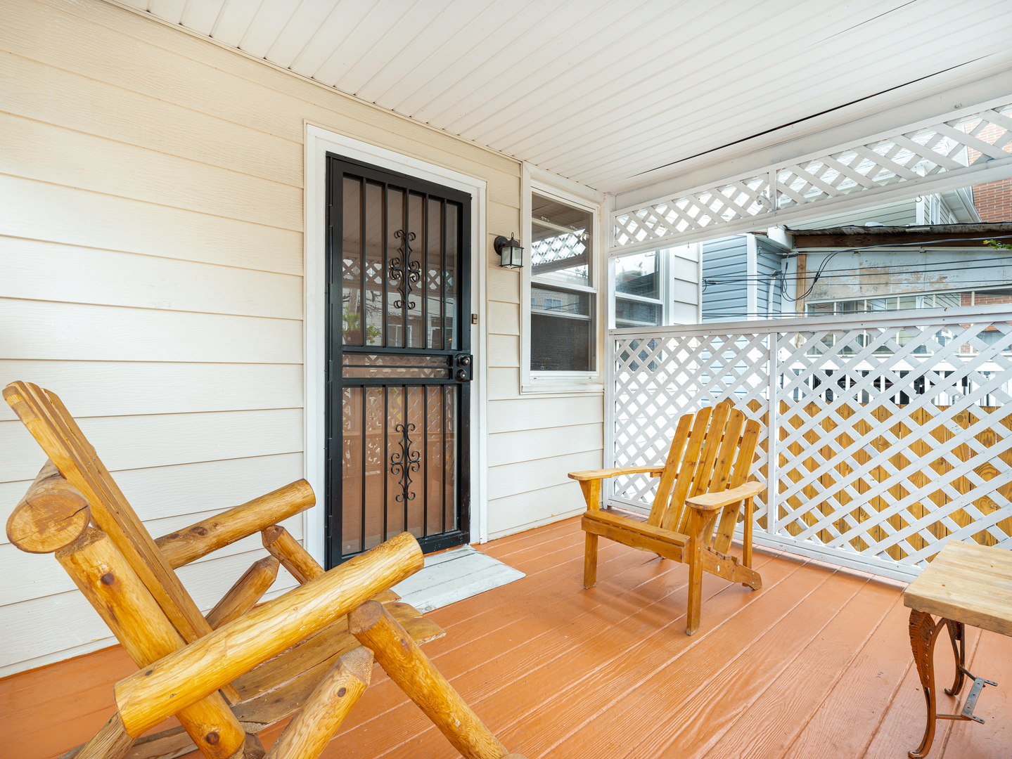 2541 W Moffat Street