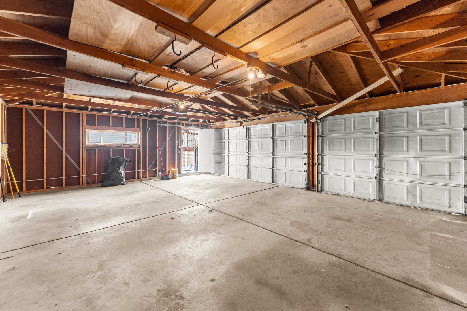 16446 Spaulding Avenue